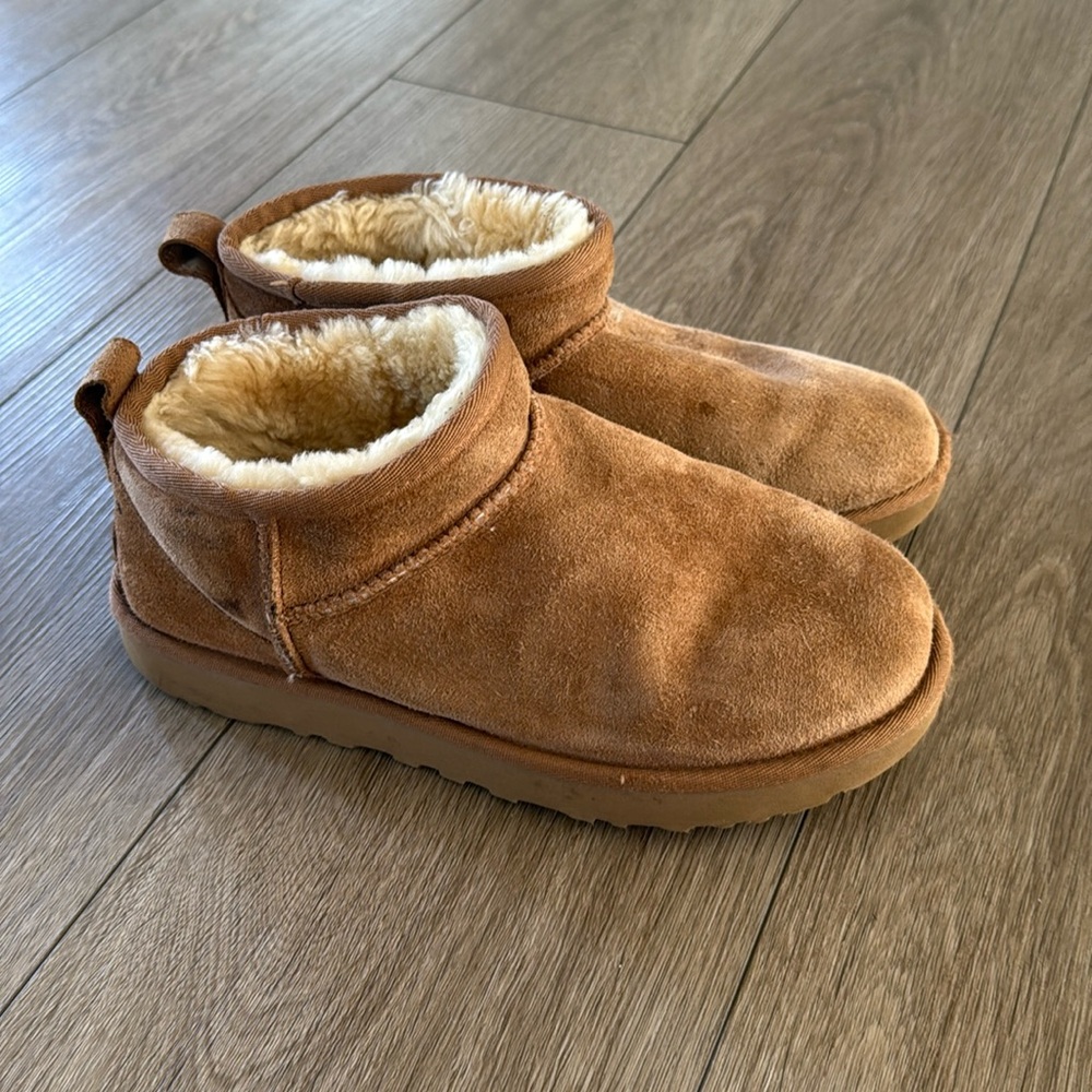 Ugg ultra mini boots size US 7 chestnut